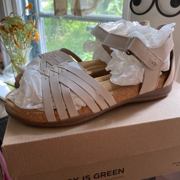 Clarks Sandals W9 | Roseville Cove | White Leather - Picture 1 of 9